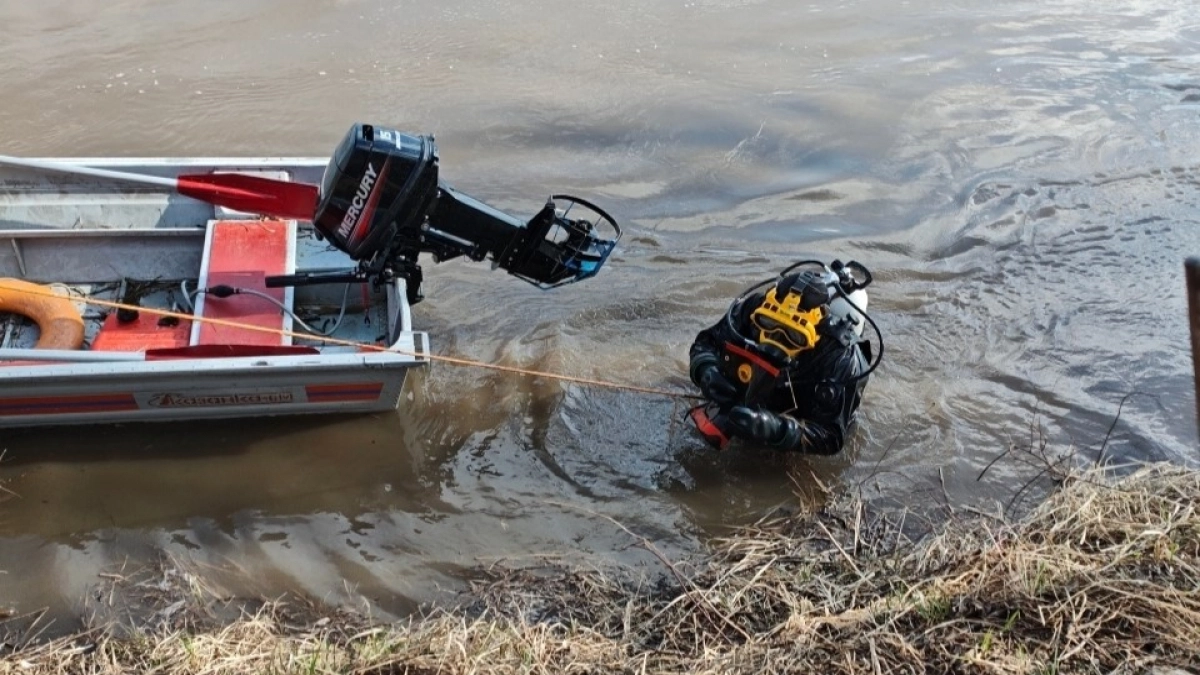 В Городищенском районе спасатели третий день не могут найти рыбака, утонувшего в р. Суре