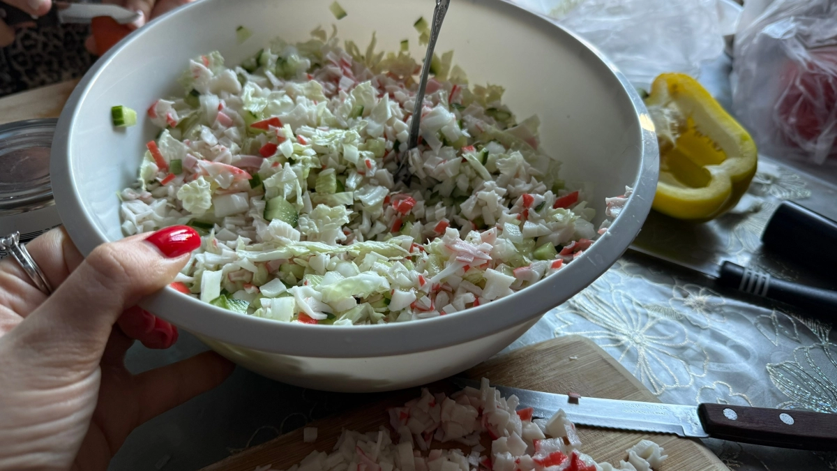 Готовлю всю весну: беру 2 морковки и зелень - на выходе необычный и легкий салат к ужину