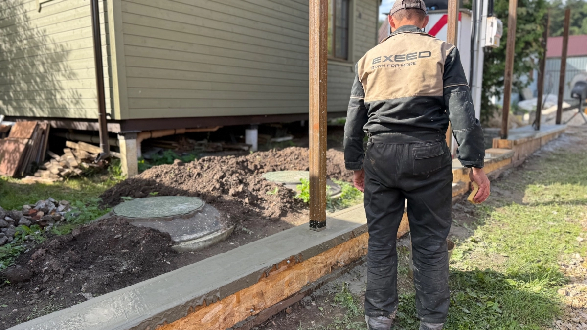 Собрал забор без капли бетона: столбы не гуляют и не ржавеют уже 3 года - в 4 раза быстрее