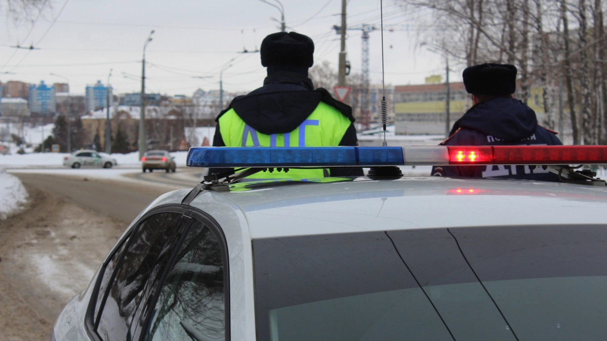 Верховный суд дал точный ответ: почему нельзя объехать остановленный инспектором ГИБДД авто через сплошную - уловка, про которую лучше знать