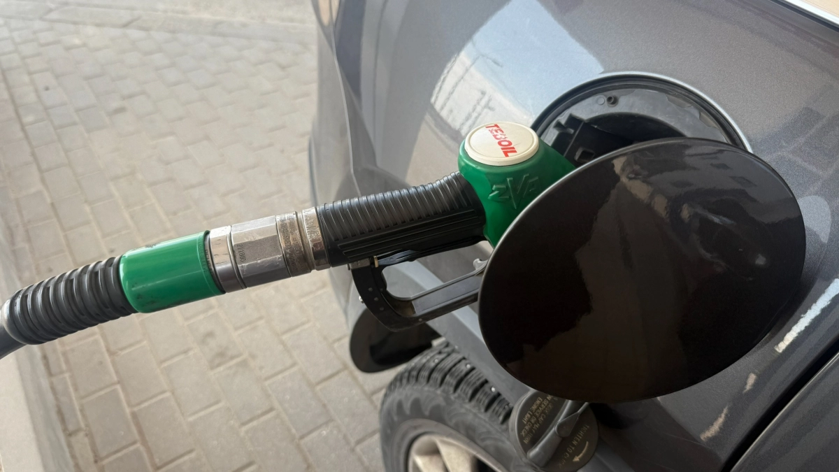 В какую канистру разрешено заливать бензин на заправке: ставим точку в вопросе