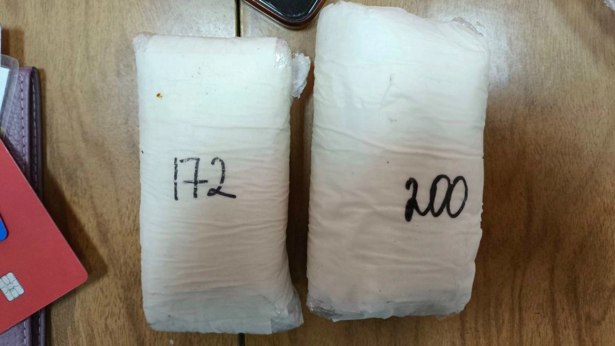 Полицейские задержали пензячку, пытавшуюся сбыть крупную партию наркотиков