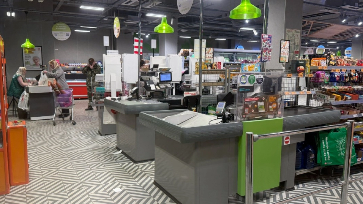 В Никольском районе сотрудницу магазина поймали на краже денег из кассы