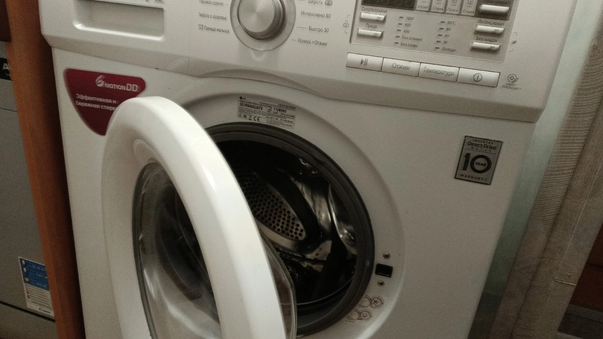 Зажмите 2 кнопки — и стиралка сама очищается грязи, плесени и старого порошка: лайфхак для долговечной службы