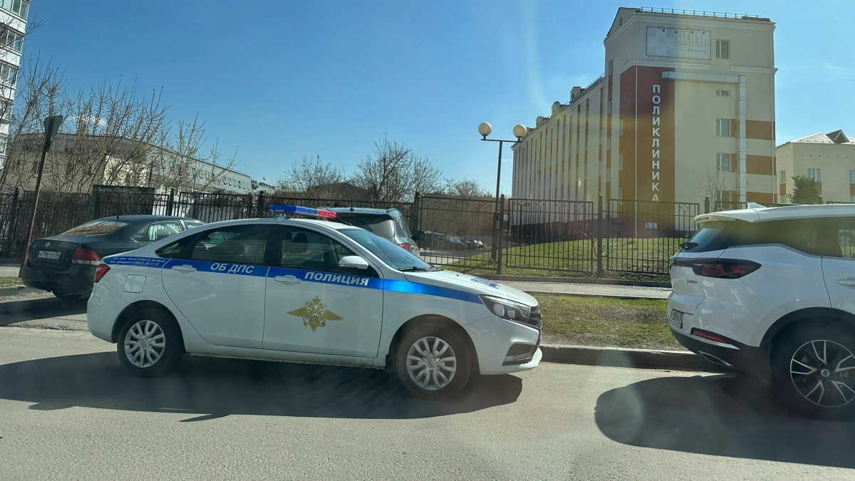 Пассажиры сзади не пристегнуты: на месте выписывают штраф - как нужно вести себя водителю и кто должен оплачивать его по закону 