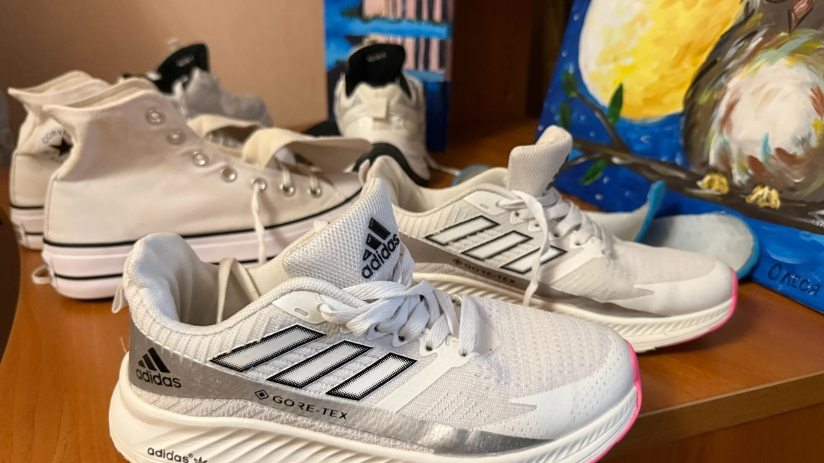 Ношу любимые кроссовки пятый год и ноги не воняют: чайным пакетиком убираю запах пота за 1 ночь - и еще 2 проверенных способа