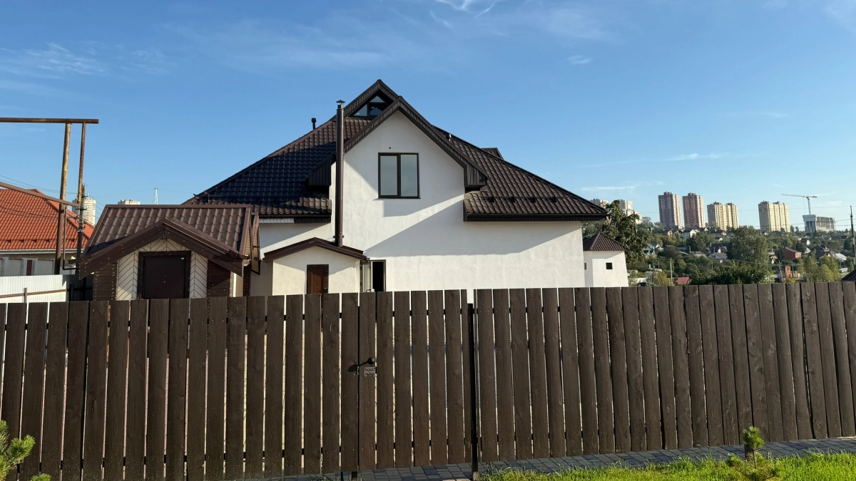 Дешевле профлиста и вид намного красивее: построила на даче шикарный забор за пару дней - все соседи рты по открывали от зависти