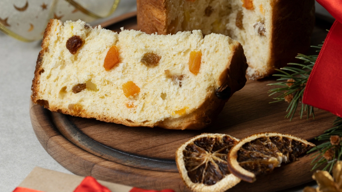 Почему кулич быстро черствеет и крошится: 3 подсказки опытных хозяек, чтобы был как пух всю пасхальную неделю