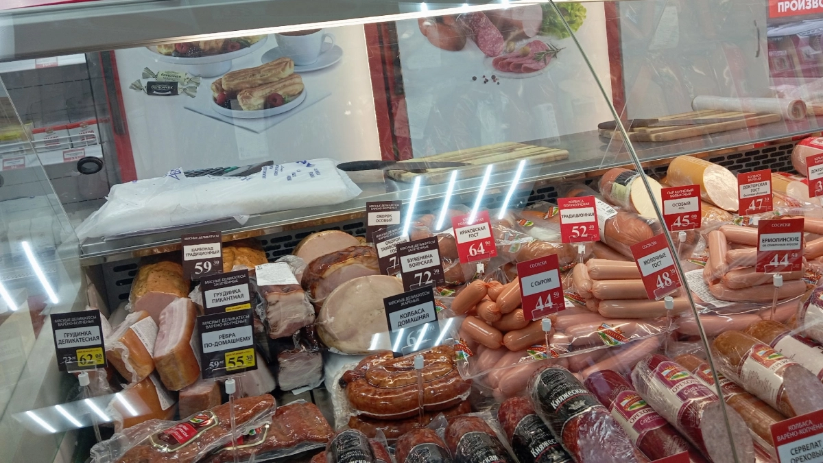 Накупила в Ермолино новинки по рекомендациям: куриный рулет, блинчики с вишней и печенье с изюмом - все продегустировала и вот моя оценка