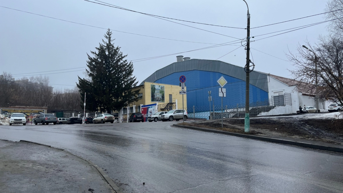 Полицейские устанавливают личность сбитой насмерть женщины на ул. Красной