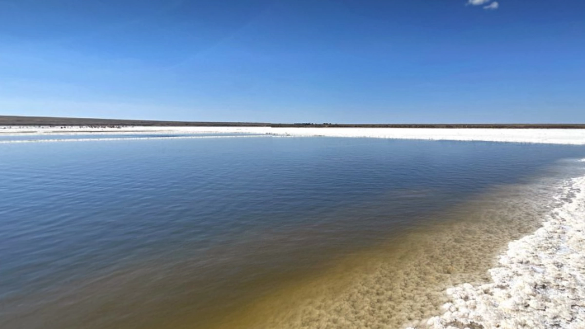 Недорогой отпуск в России: где отдохнуть, позагорать и искупаться, если на море не хватает денег