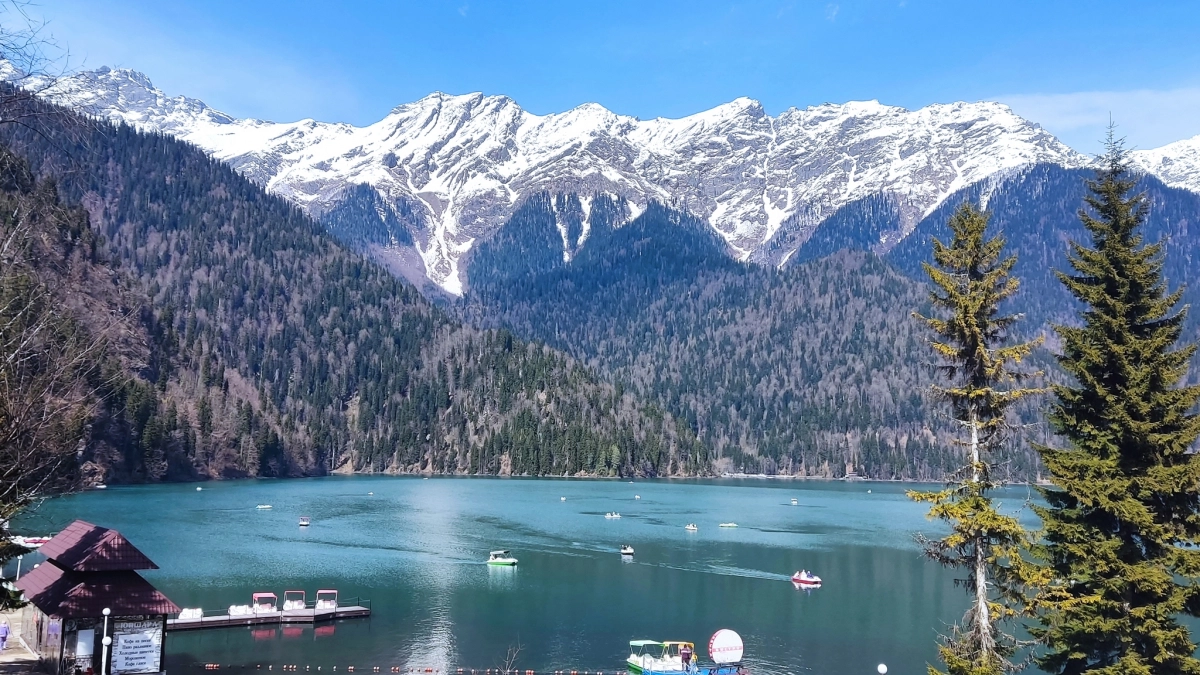 «Рай на фото — и стресс в реальности»: почему отдых в Абхазии разочаровывает туристов из России