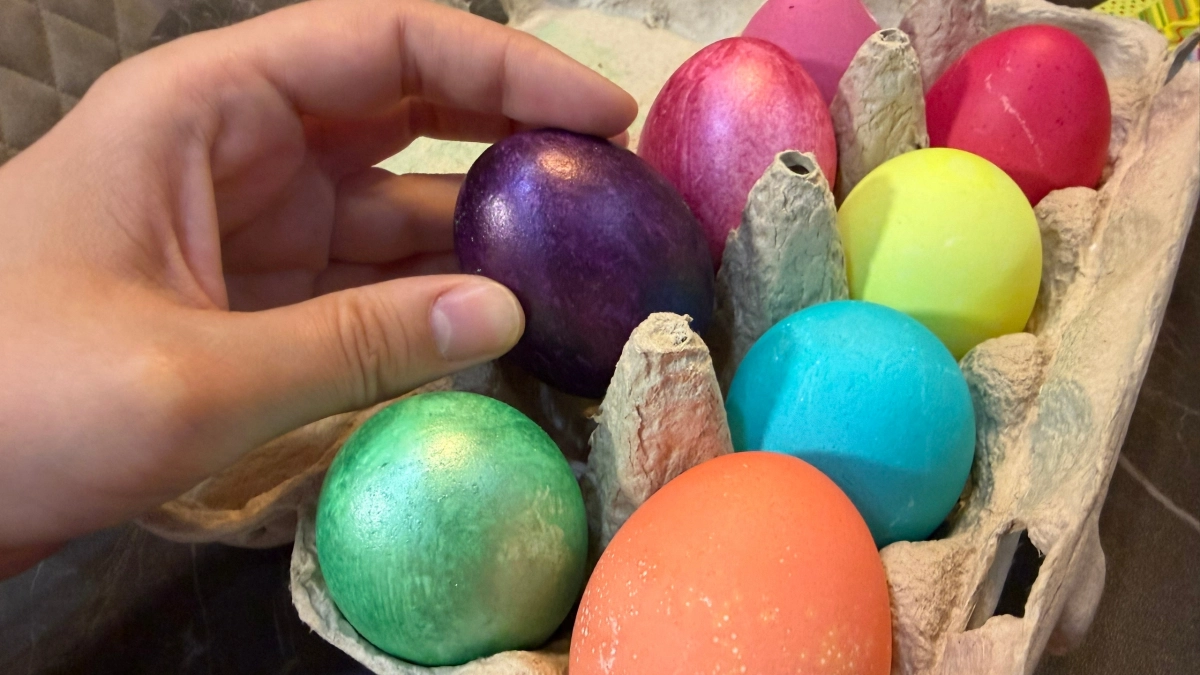 Старый обычай с яйцом после Пасхи: почему его хранят год и что потом с ним делают