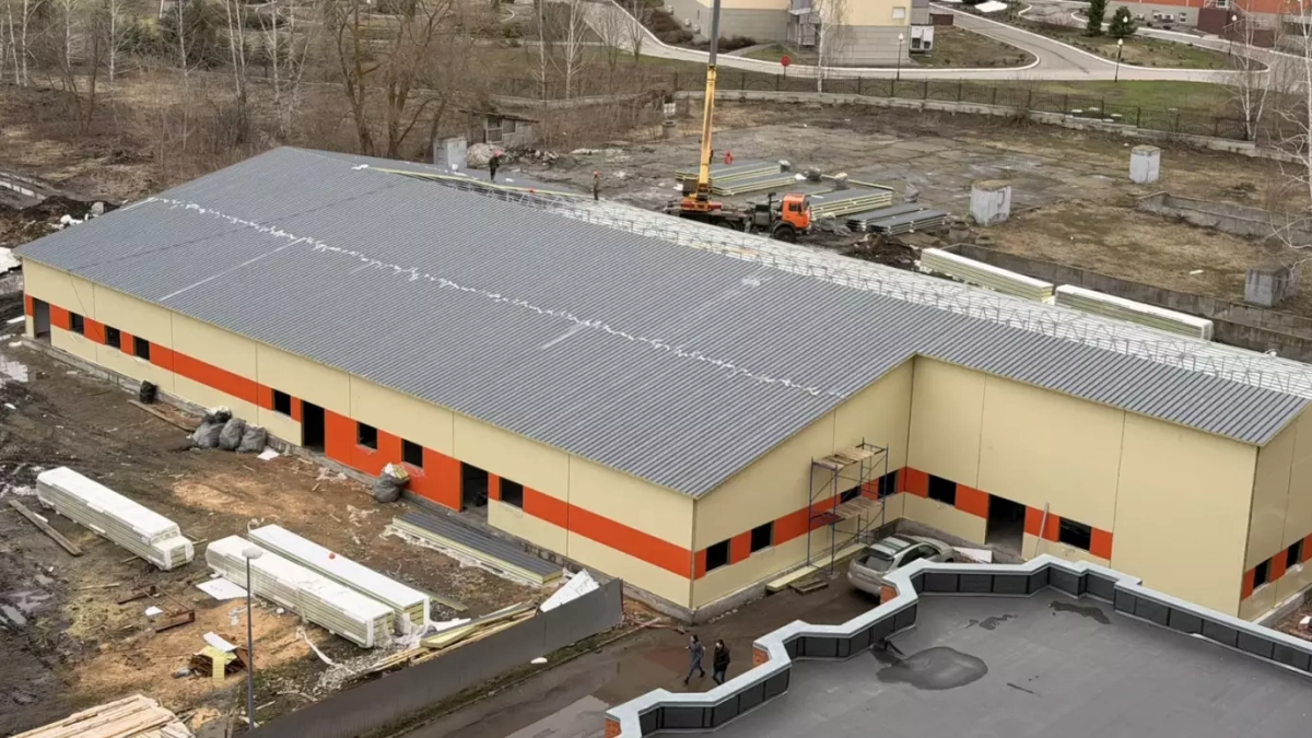 Стало известно, на какой стадии находится возведение стационара скорой медпомощи в микрорайоне Арбеково