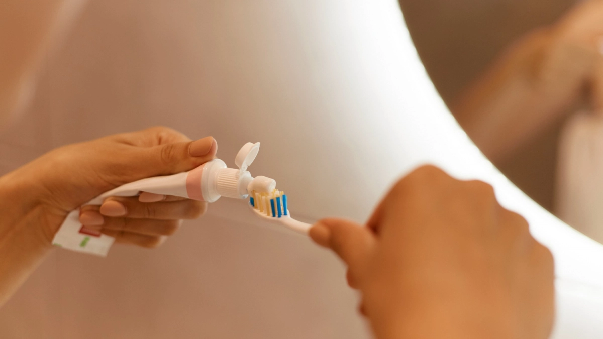 Зубы чистые, а изо рта воняет: 5 причин, почему это может происходить - простая гигиена уже не гарантия свежести