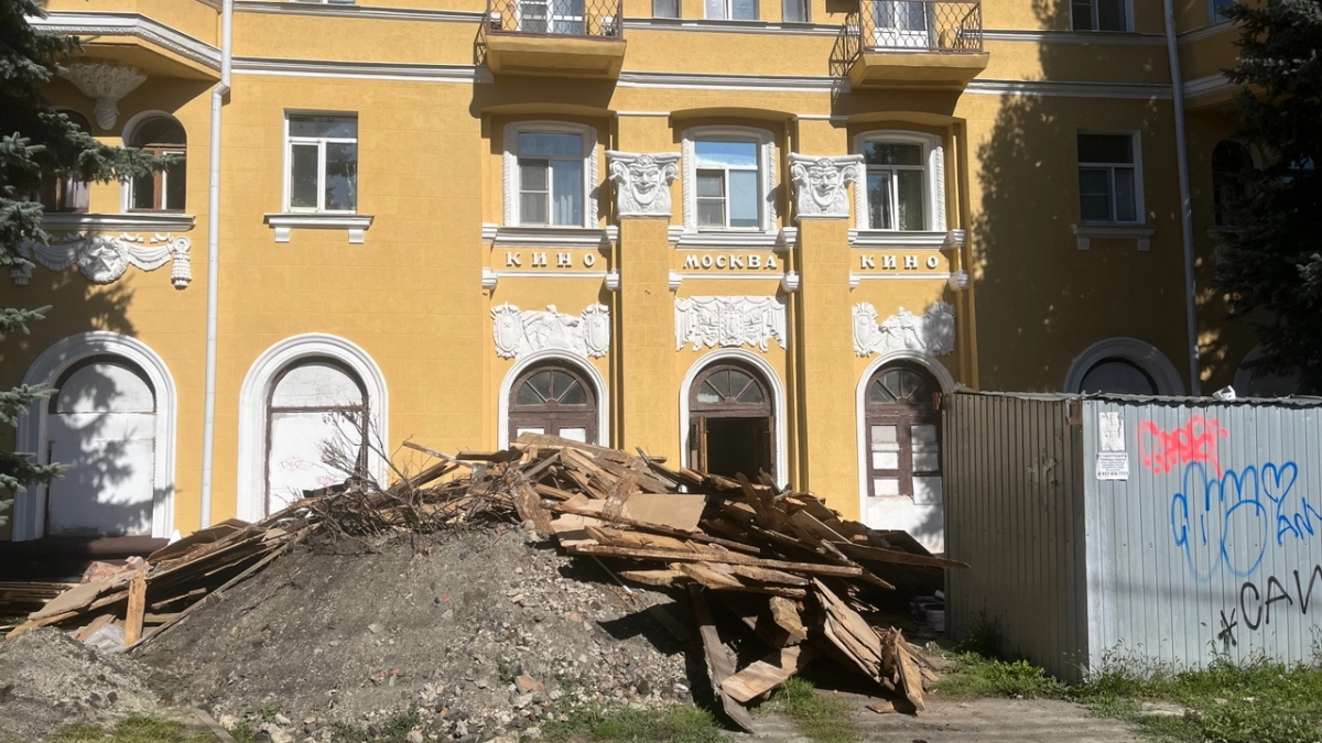 Помещение бывшего кинотеатра «Москва» решили использовать под супермаркет