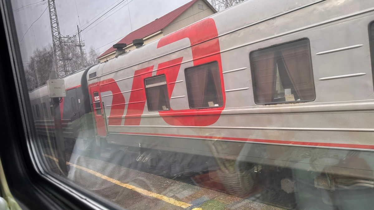 Беру 4 вагон и нижнюю полку у туалета - и четверо суток еду как королева: дешевле в 2 раза, без тесноты и душных соседей