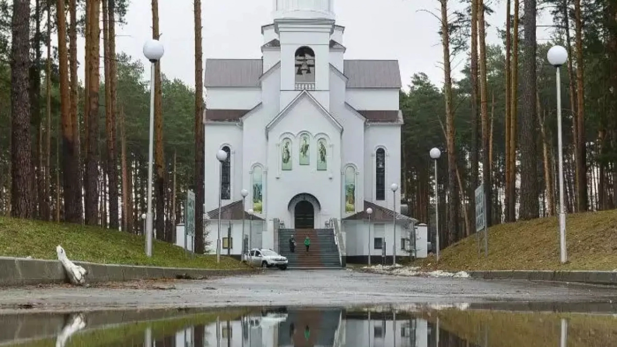 Жительница Заречного просит установить пандус для инвалидов у храма Серафима Саровского