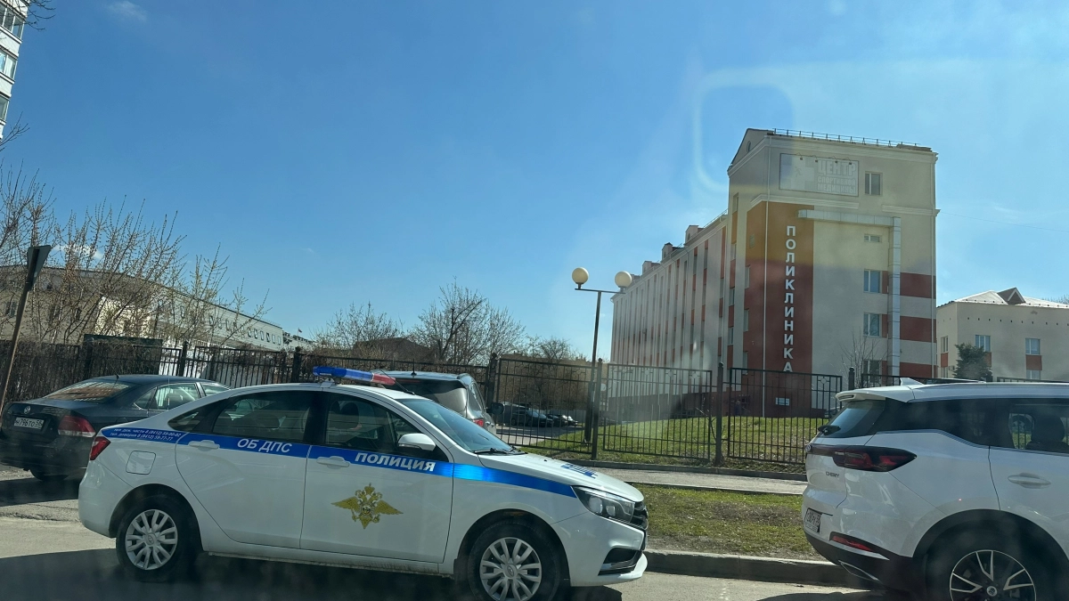 "Пройдемте в патрульную машину" — ловушка или законное требование: как грамотно ответить инспектору ДПС и не нарушить закон