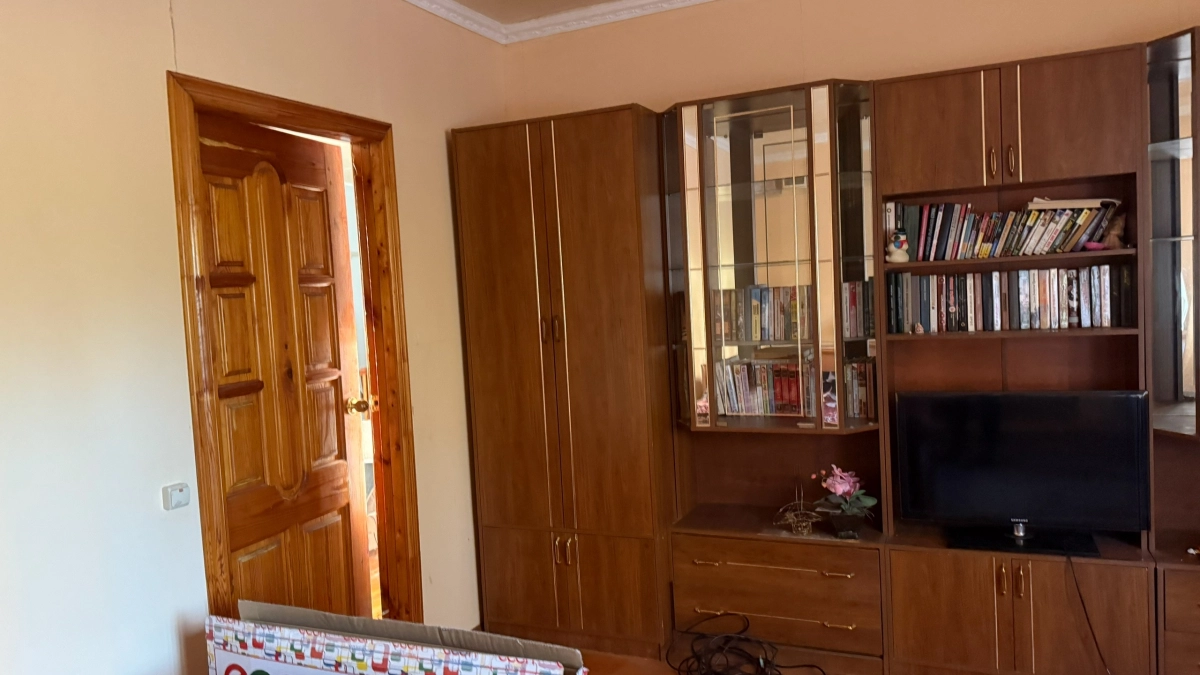 Шкафы без ручек больше не в моде: советская «стенка» новый тренд в 2026 году - почему они снова популярны 