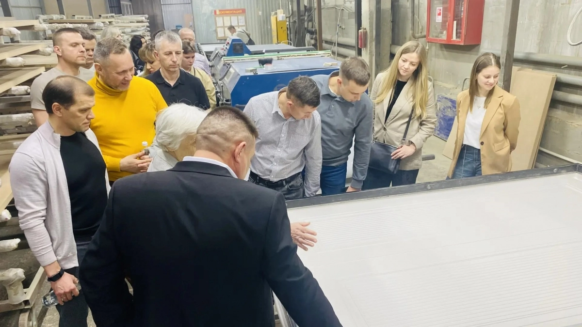 На дверной фабрике в Пензе обсудили поддержку бизнеса и экспортные перспективы