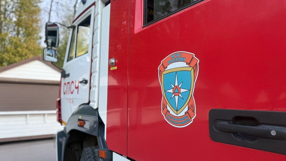 У памятника Победы вспыхнула бочка с битумом