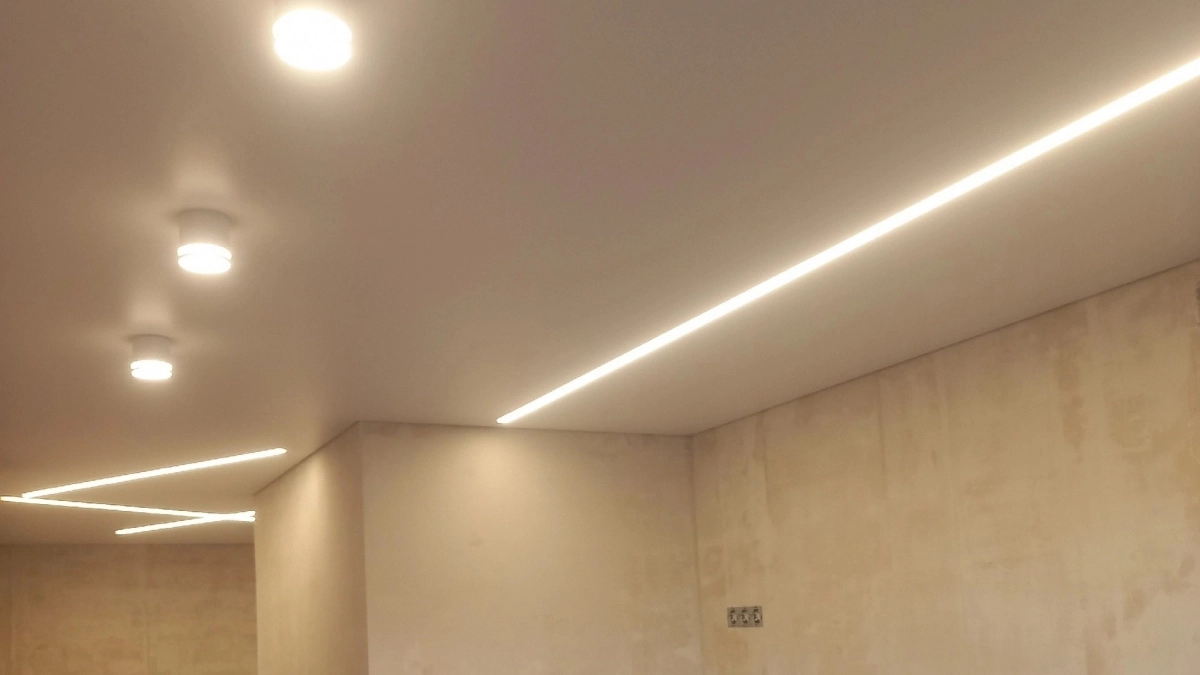 Натяжные потолки больше не в моде: показываю 4 актуальные альтернативы для стильного ремонта - новый тренд в 2026