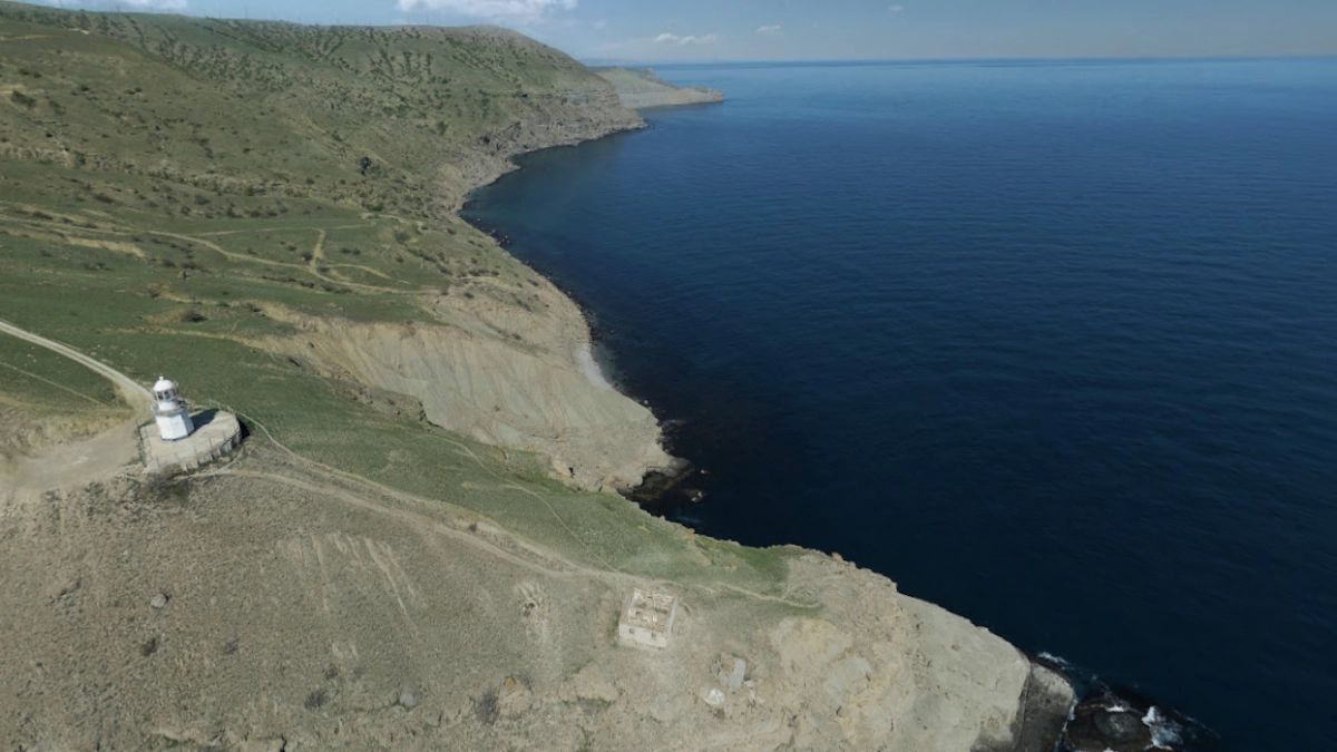 Почти забытый полуостров в России: кристально чистое море, песчаные пляжи и нет толпы туристов 