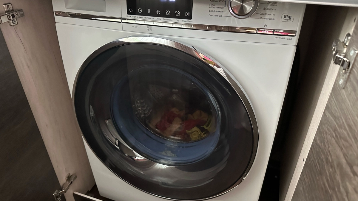 Стиралка больше не прыгает по ванной: три рабочих способа остановить вибрацию при отжиме – и это не коврики