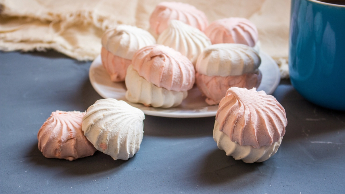 Яблочным зефир со вкусом счастья. Легкий, воздушный, с фруктовой ноткой — идеальный пп-рецепт 