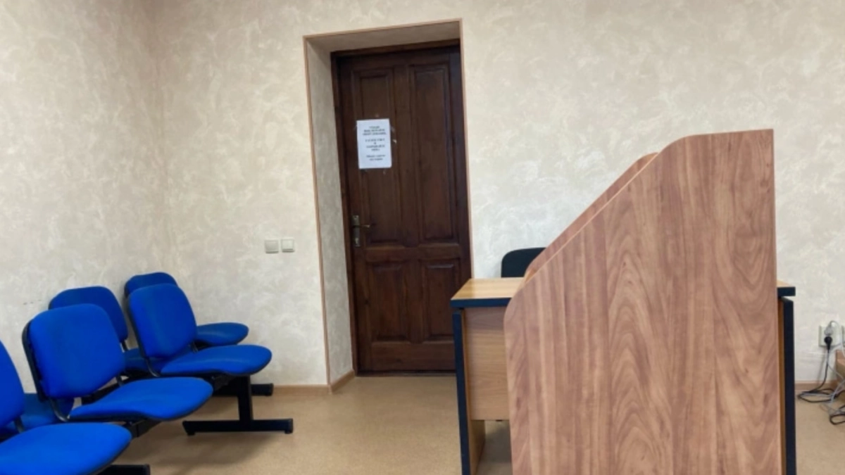 Главе Каменского района выписали штраф за оскорбление женщины и детей 