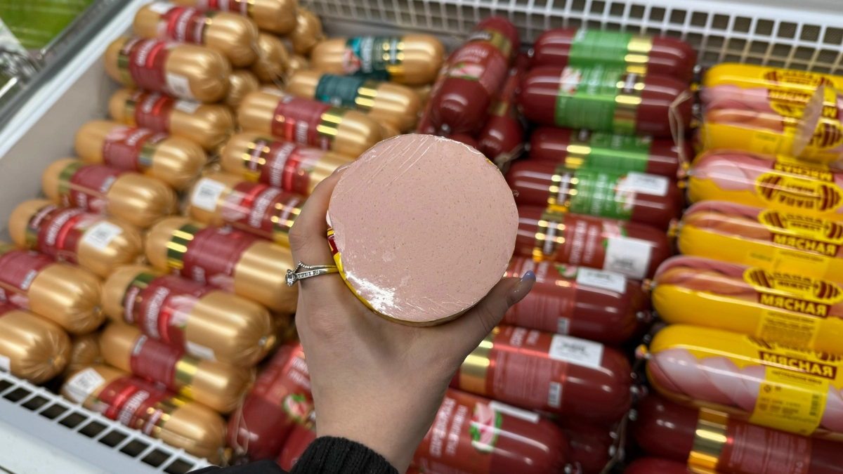 Сравнил белорусскую варёную колбасу с российской: в цене схожа, а качество разное - вот в чем вся разница