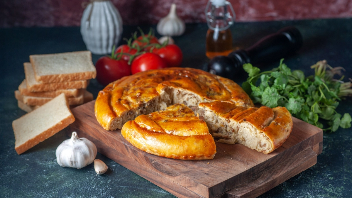 Минтай и слоенное тесто: рыбный пирог "пятничный хит" готов - ароматный, рассыпчатый и очень сочный