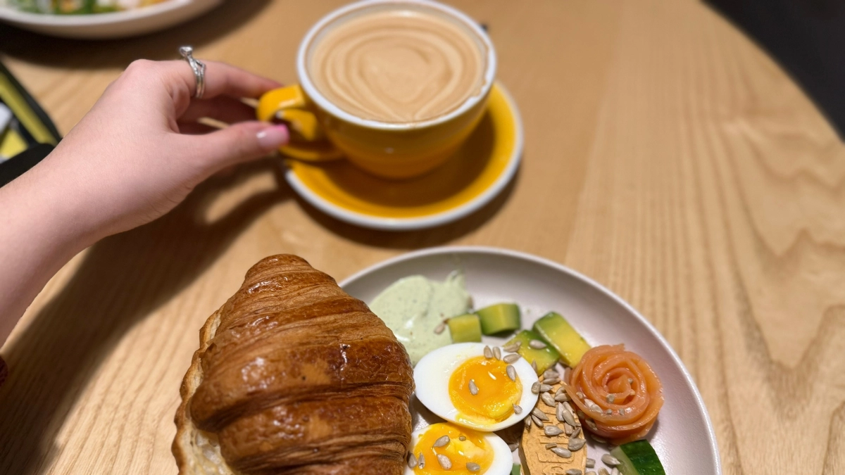 Не сок, не кофе и не какао: ученые назвали идеальный утренний напиток — улучшает состояние кожи и пищеварение