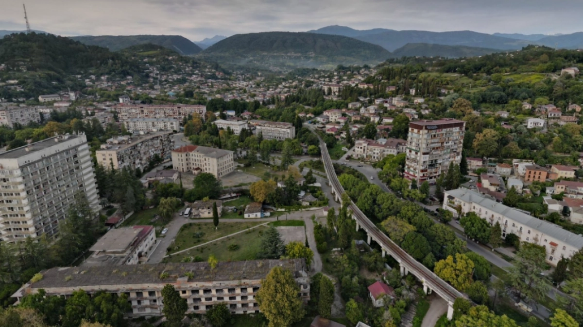 "Жесть на абхазских дорогах: что творят местные у границы. Мы еле ноги домой унесли" - отзыв россиян про поездку в солнечную  Абхазию