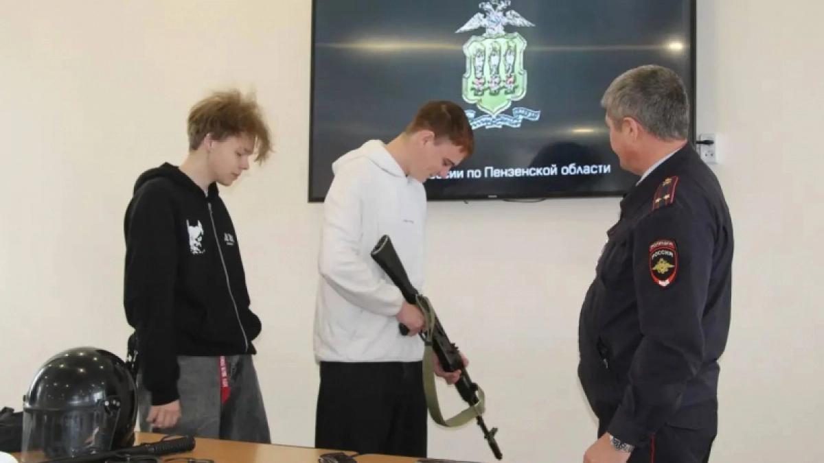 В Пензенской области 100 подростков узнали профессию полицейского изнутри