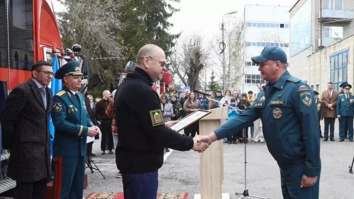Олег Мельниченко поздравил пензенских пожарных с профессиональным праздником