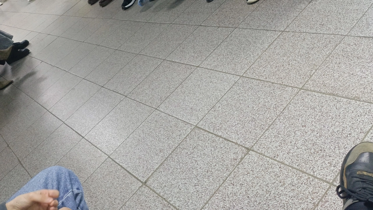 Пензенцы жалуются на сумасшедшие очереди к кабинету травматолога-ортопеда в поликлинике на ул. Рахманинова 