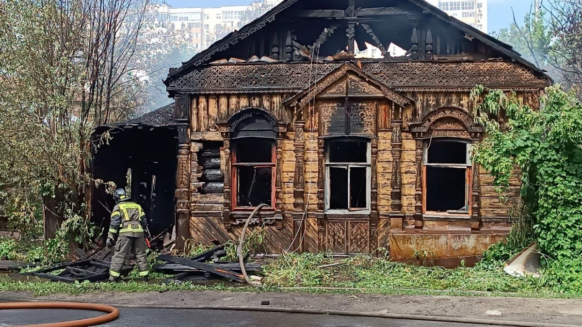 Реконструкция под коммерцию: пензенцы возмущены равнодушием чиновников к состоянию старинного дома на ул. Гладкова
