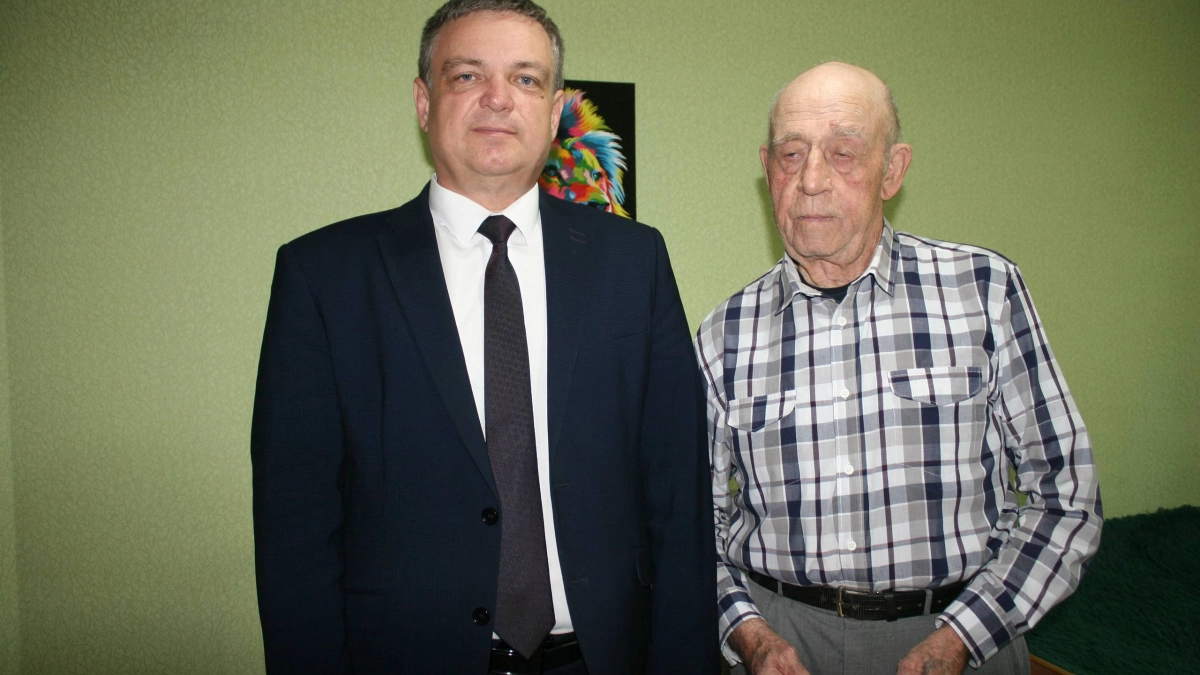 Глава Сердобского района лично поздравил бывшего узника концлагерей с предстоящим Днем Победы