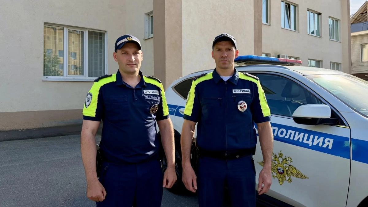 Пензенские госавтоинспекторы помогли экстренно доставить в больницу семью с ребенком