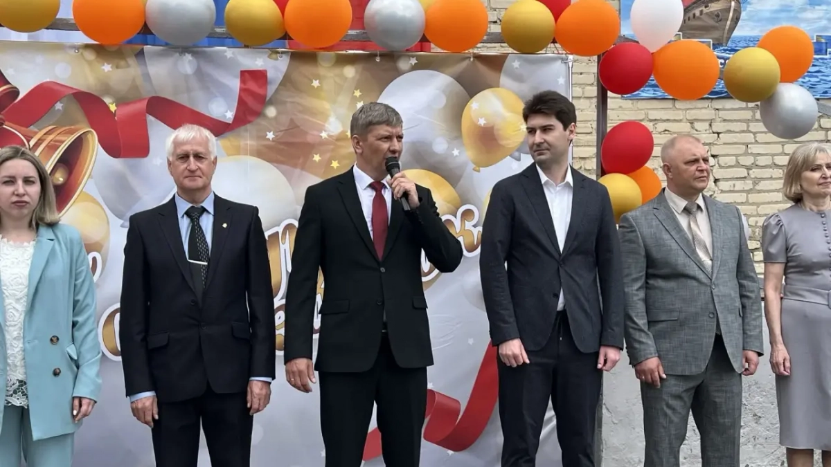 Для школьников Кузнецка прозвенел последний звонок