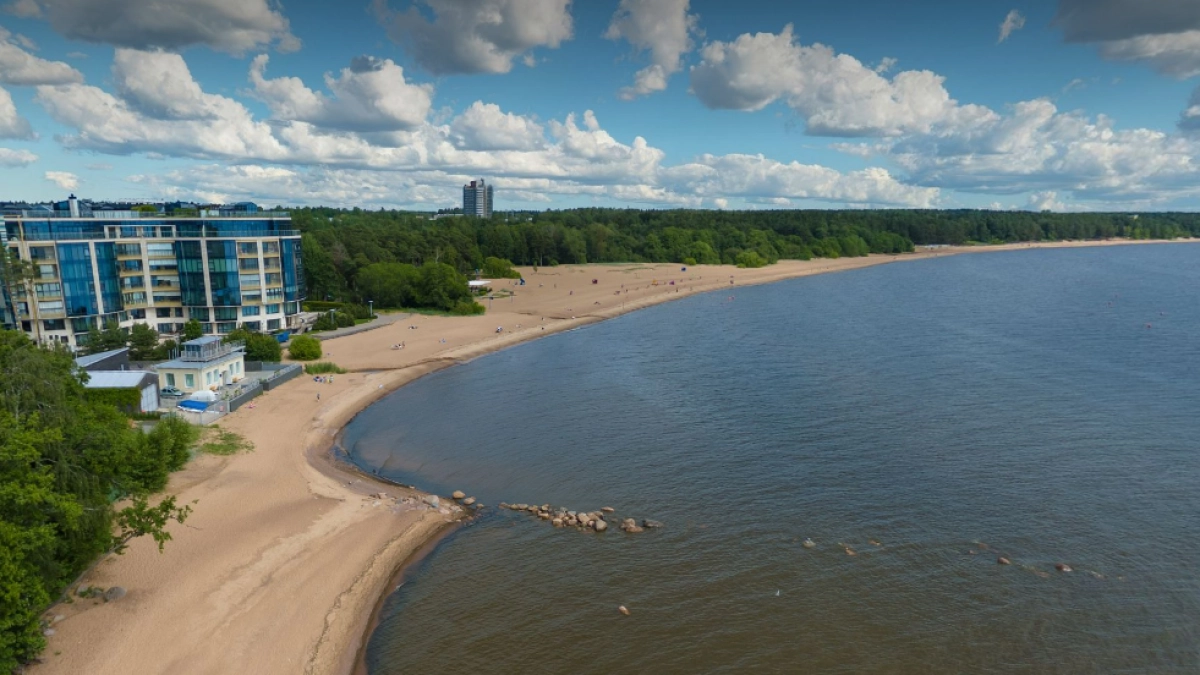 На наш Юг больше ни ногой, узнали про другое место: вода голубая, природа живописная, не хамят - и цены в 2 раза дешевле, чем в Сочи