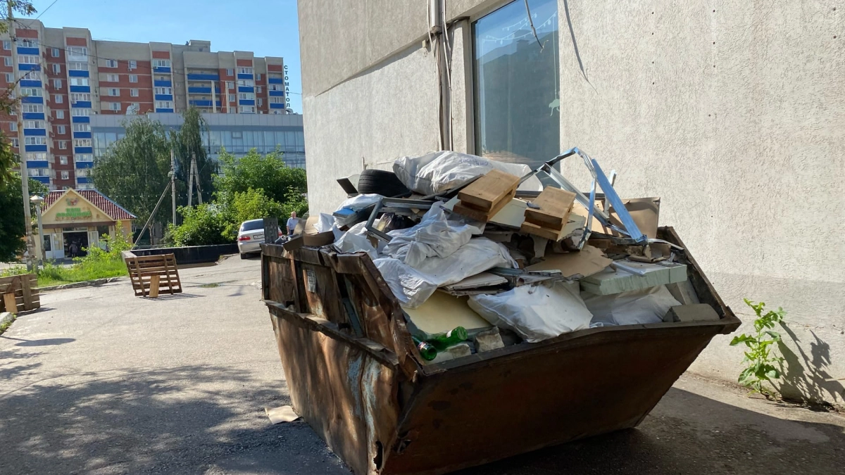 Жителю Пензы выписали штраф за парковку у мусорной площадки 
