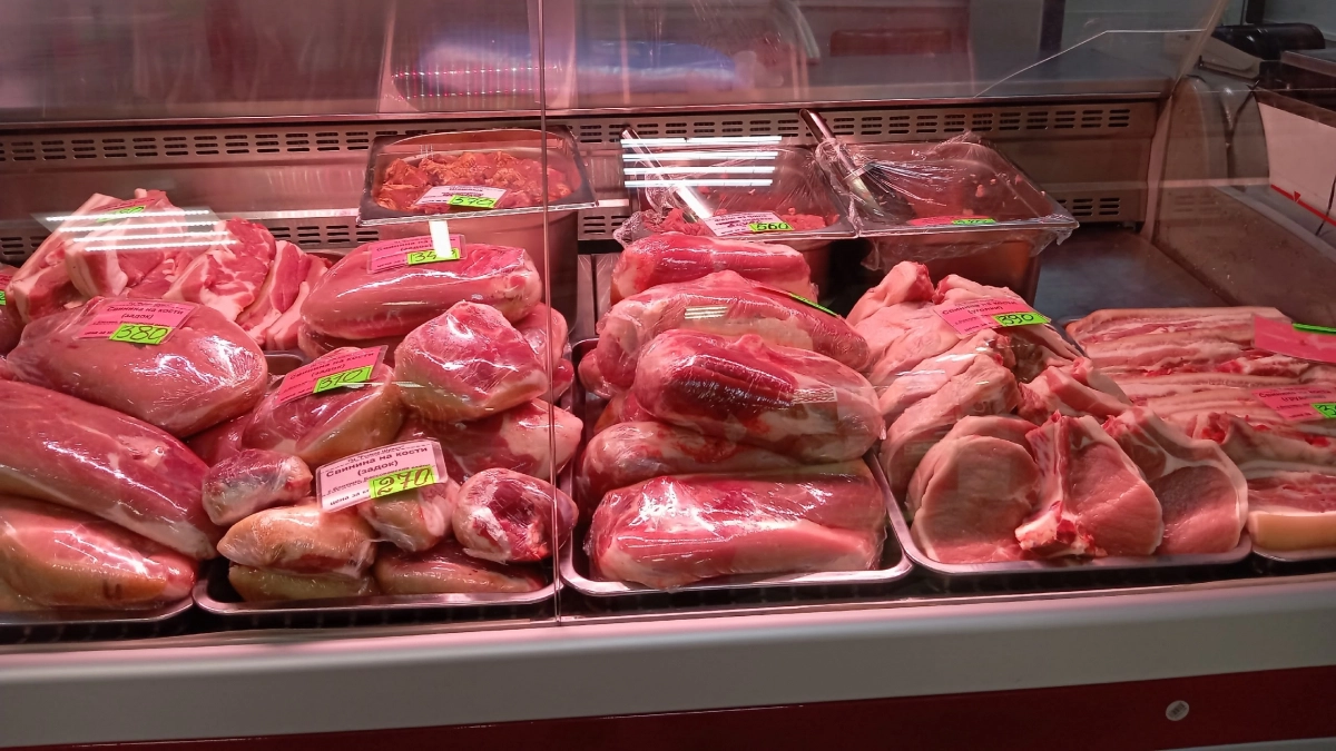Почему в России свинина стала дешевле курицы: спросили мясника - ответ по-настоящему удивил