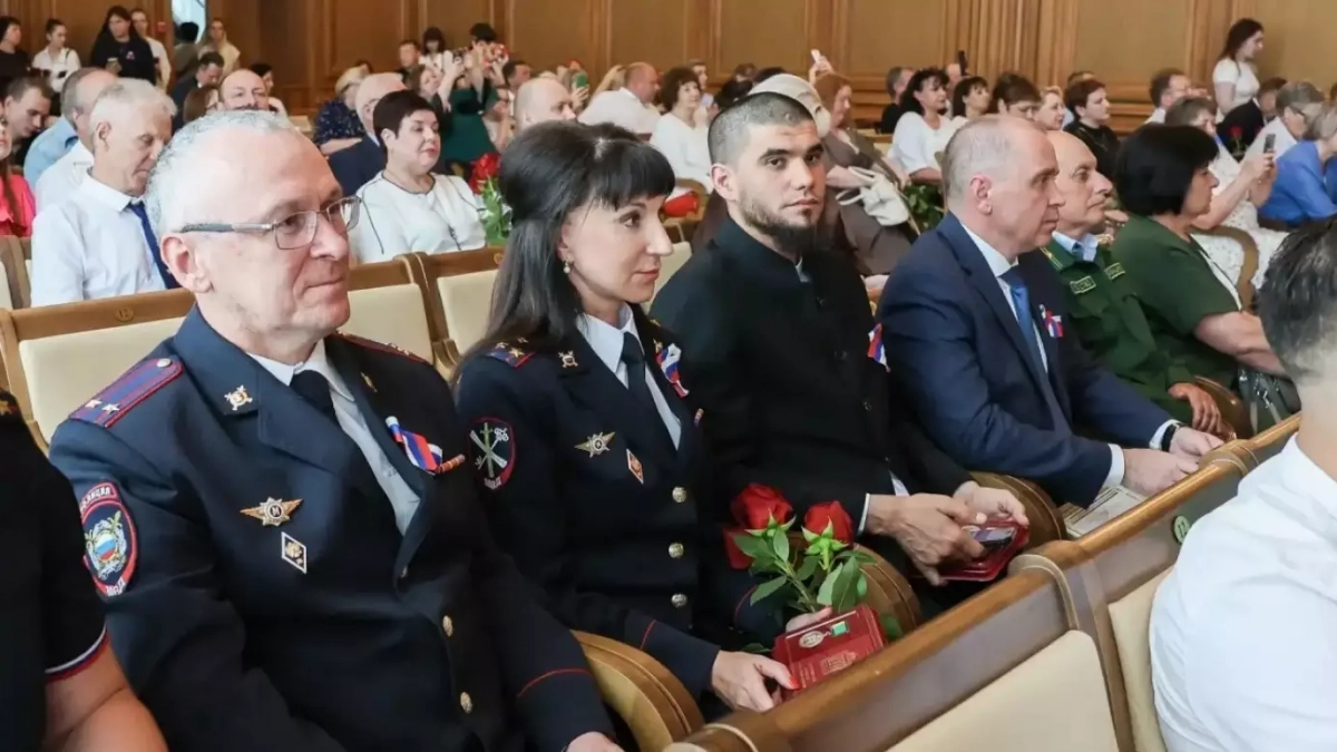 Олег Мельниченко вручил выдающимся пензенцам госнаграды