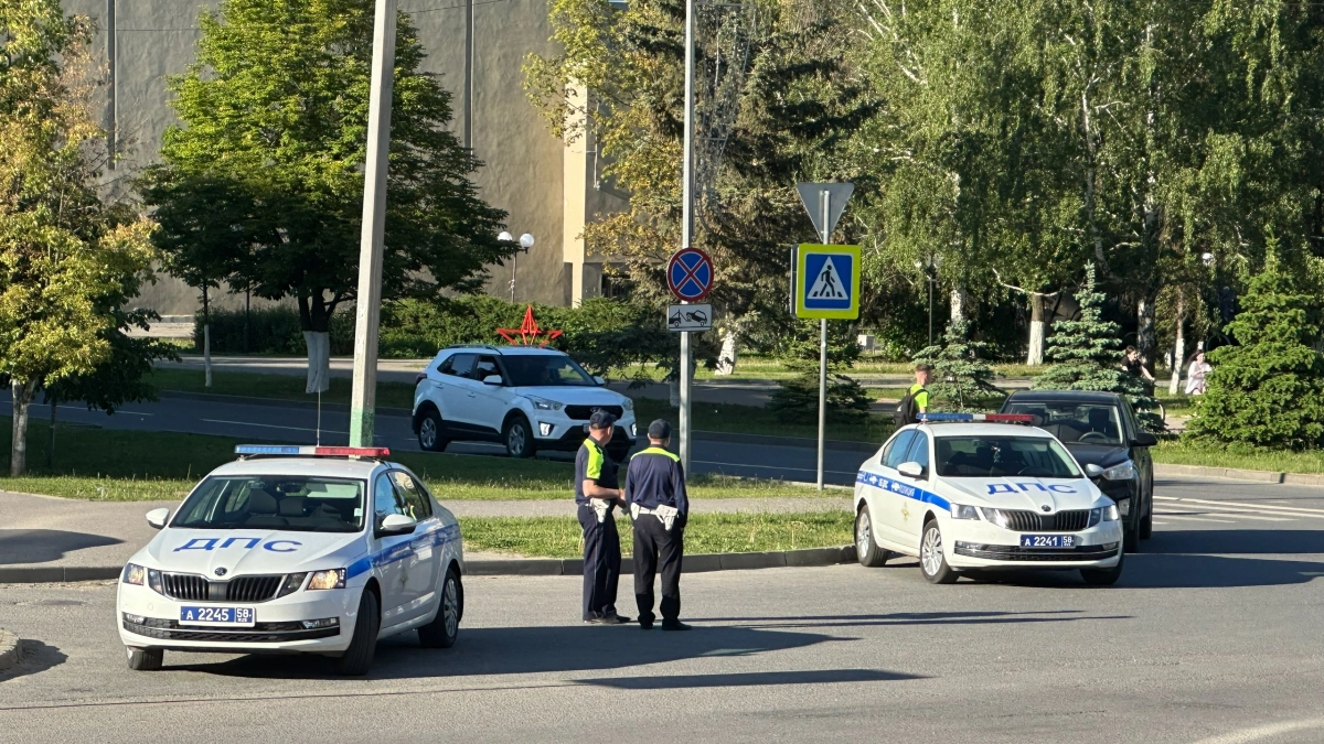 В ГАИ назвали разрешенные способы заставить машину сзади держать дистанцию - как хитро проучить "прижимщиков" 