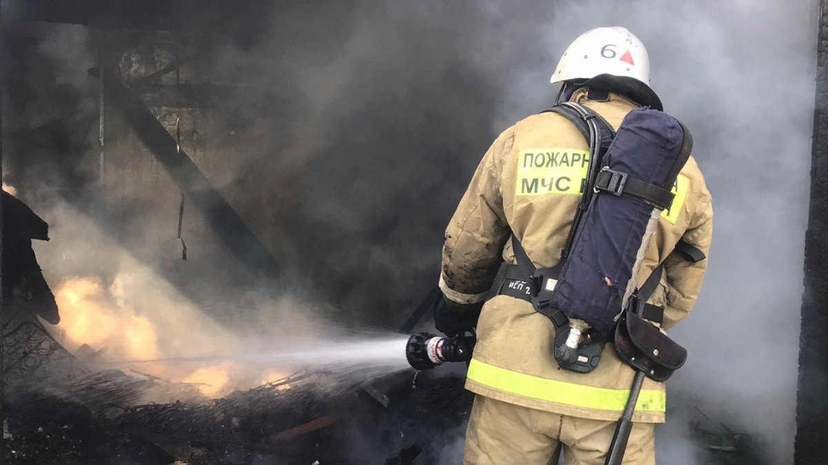 В Пензе на тушение пожара на Локомотивной направили 15 огнеборцев