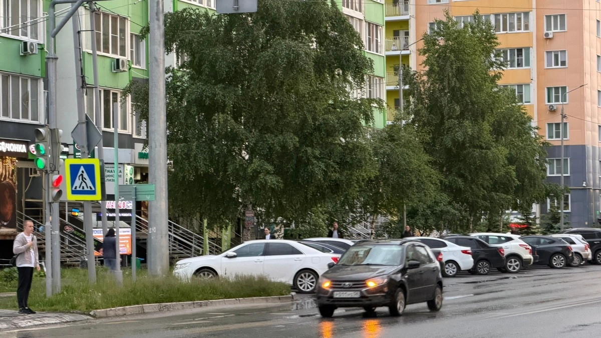 В Кузнецке на улице Победы вспыхнул легковой автомобиль