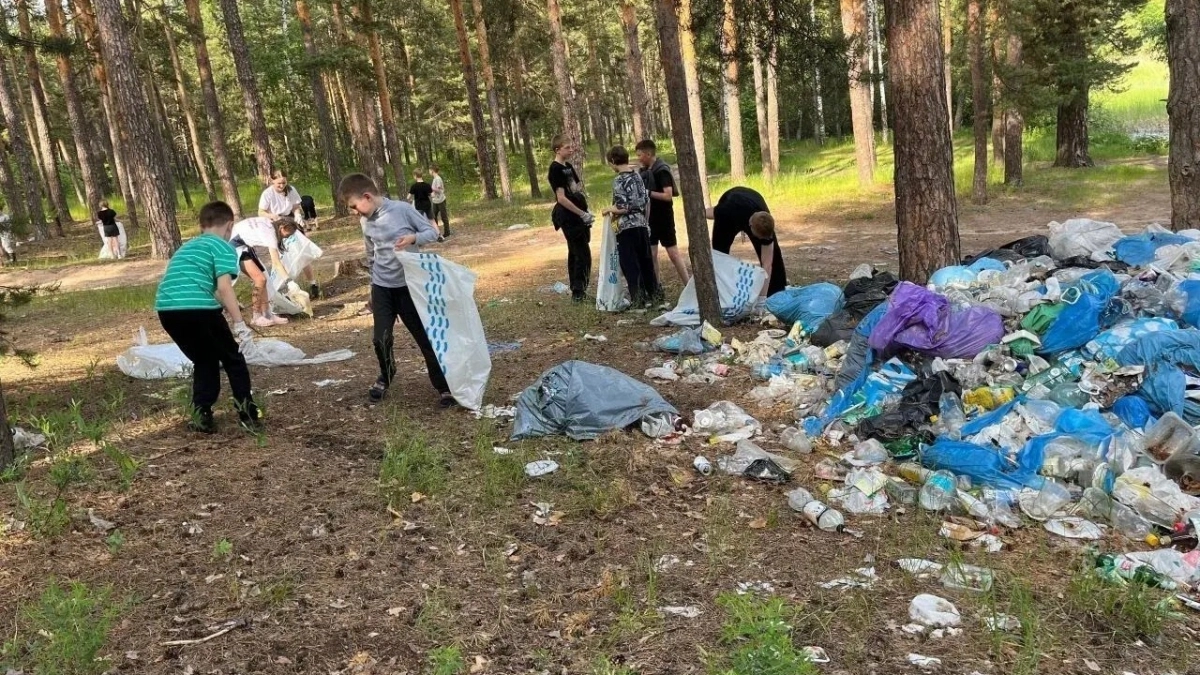 Активисты Федерации спортивного ориентирования привели в порядок берег Суры